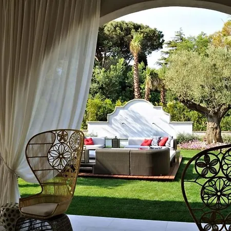 Amazing Villa With Privat Pool In Saint-Tropez לינה וארוחת בוקר